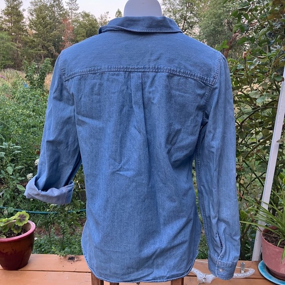 Talbots Blue Denim convertible sleeve Henley women’s Shirt M - Picture 7 of 8